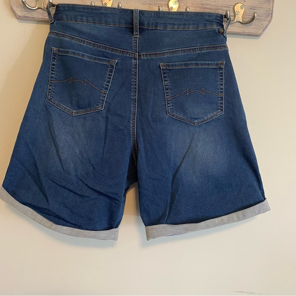 Parasuco denim shorts. 8” inseam preloved good condition. Ladies size 14. - Picture 3 of 8